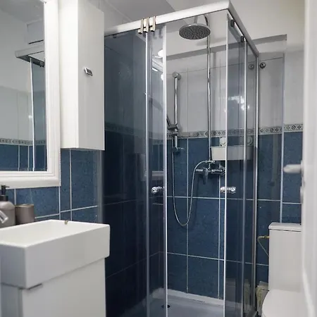 Cozy In The Center Apartment