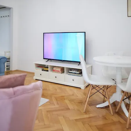 Apartment Cozy In The Center Bucharest